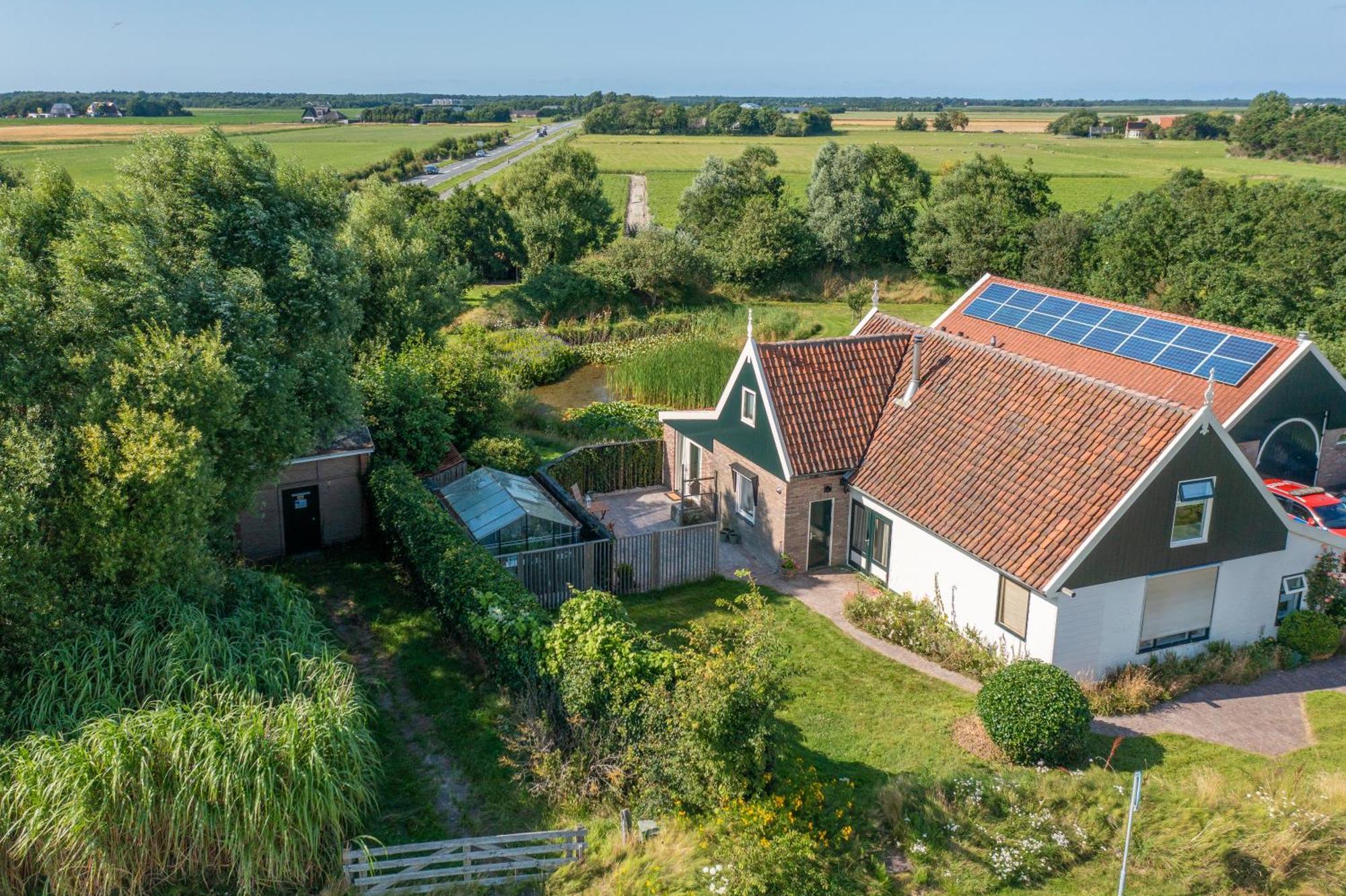 Gastsuite Het Duinroosje Met Hottub Op Het Prive Terras! Den Burg Luaran gambar